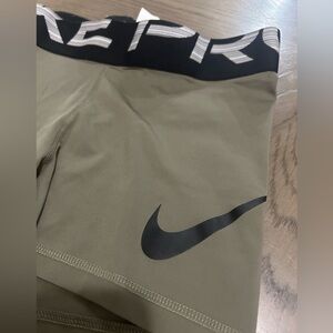 NIKE Pro Shorts - Green - Medium